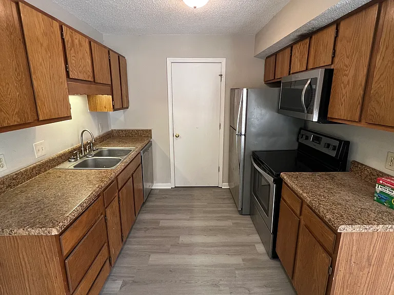 1040 Patrick Dr #1048 — Photo 3