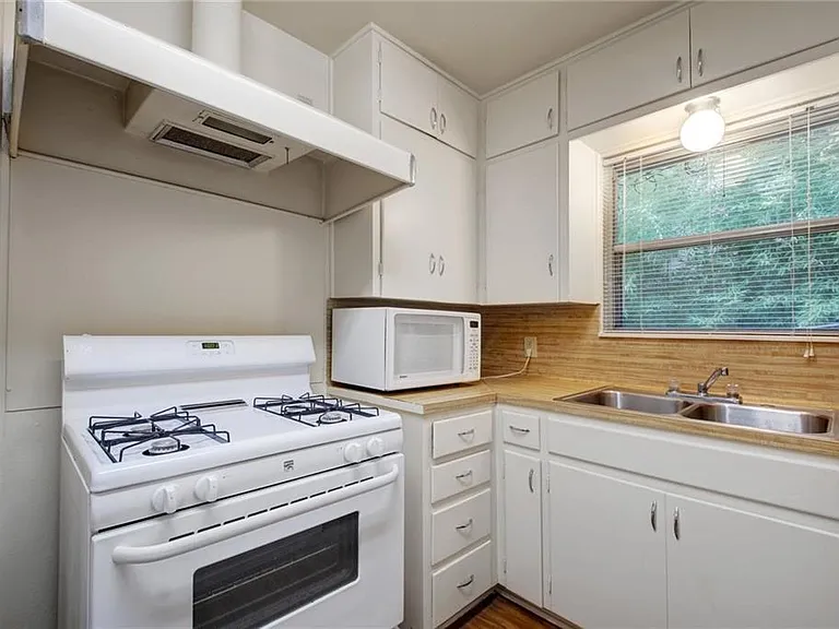 607 Bellevue Pl #B — Photo 8