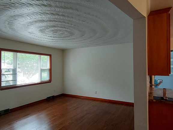 5th image of 216 Lindsey Ave