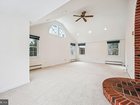 4th image of 5214 Roosevelt St