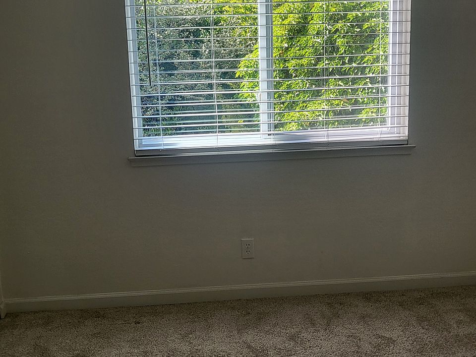 1st image of 156 Oxford Ln APT 3
