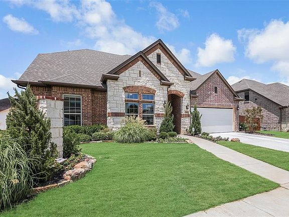 2nd image of 2321 Llano Dr