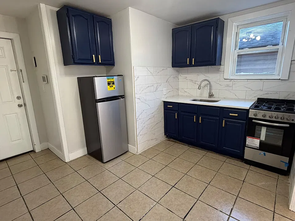 66 Bevan St #6E