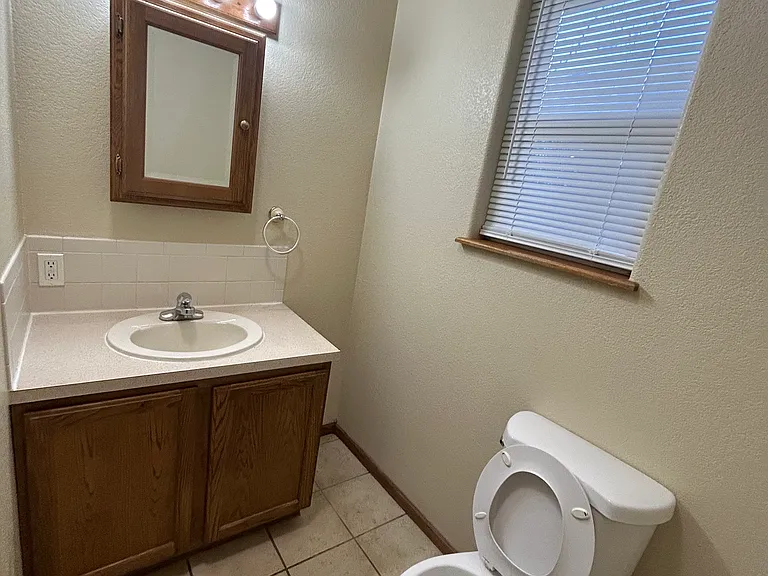 216 N Fern St — Photo 7