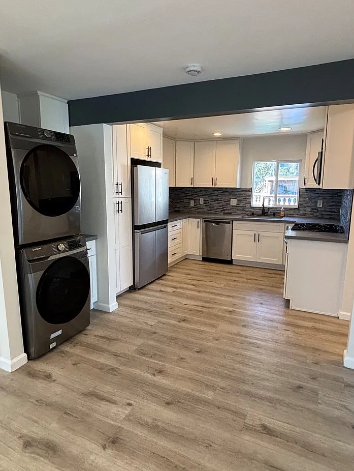 3 bed, 1200 sqft, $3,295 — Photo 1