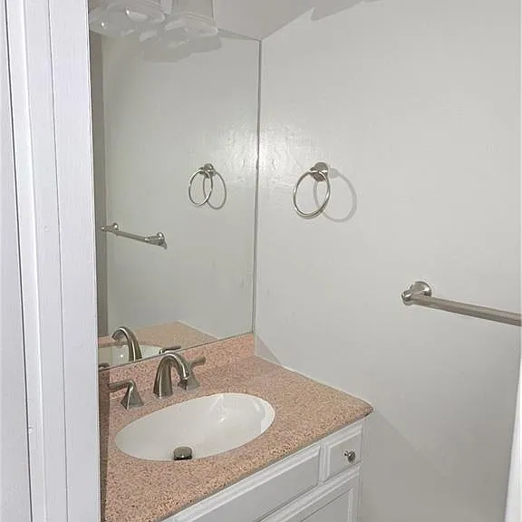 1821 Durham W — Photo 8