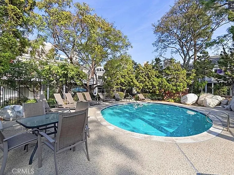 764 Wingate Bay — Photo 3