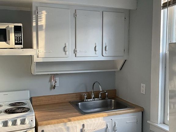 5th image of 38 Railroad St #5