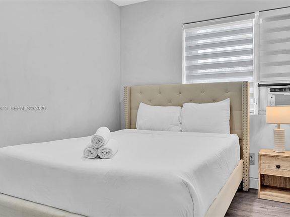 3rd image of 10002 E Bay Harbor Dr APT 6