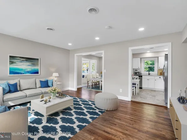 16 Chancellor Ct, Toms River, NJ 08757