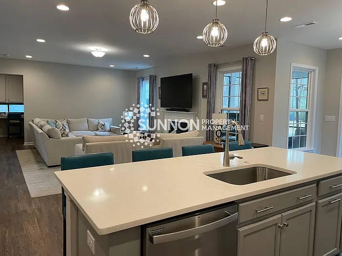 4 bed, 3.0 bath, 3217 sqft, $3,195 — Photo 2