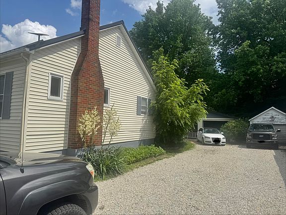 3rd image of 122 Dillon St