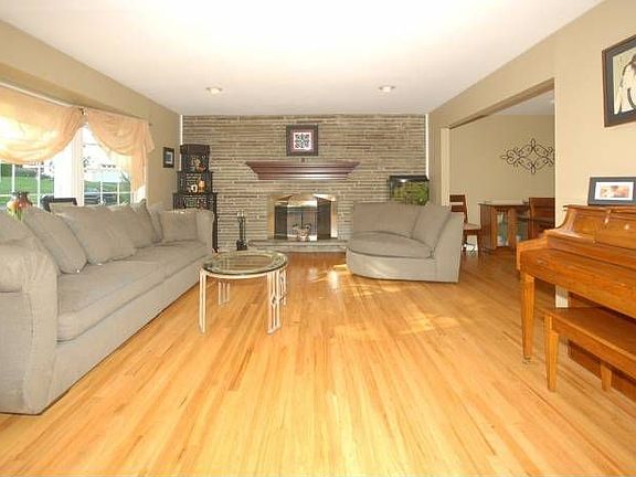 Living Room w fireplace