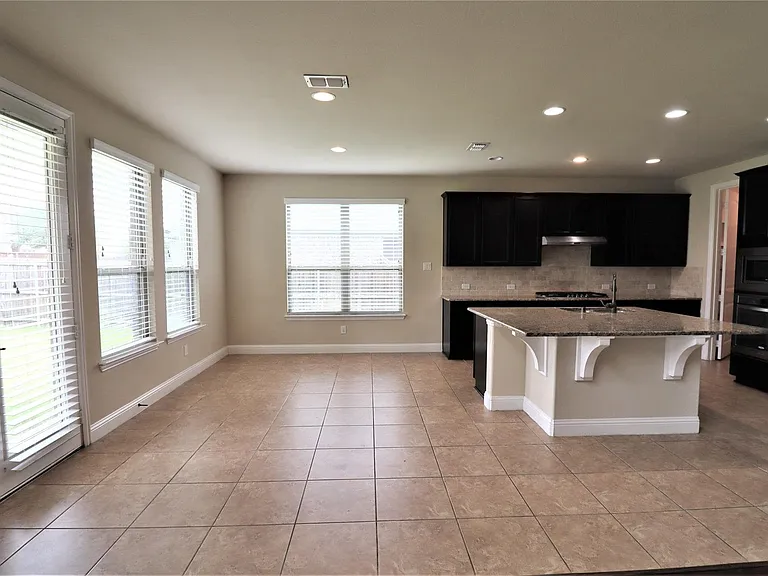 1156 Roma Dr — Photo 9