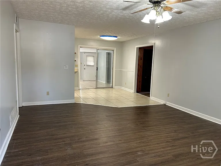 511 Dyches Dr — Photo 2