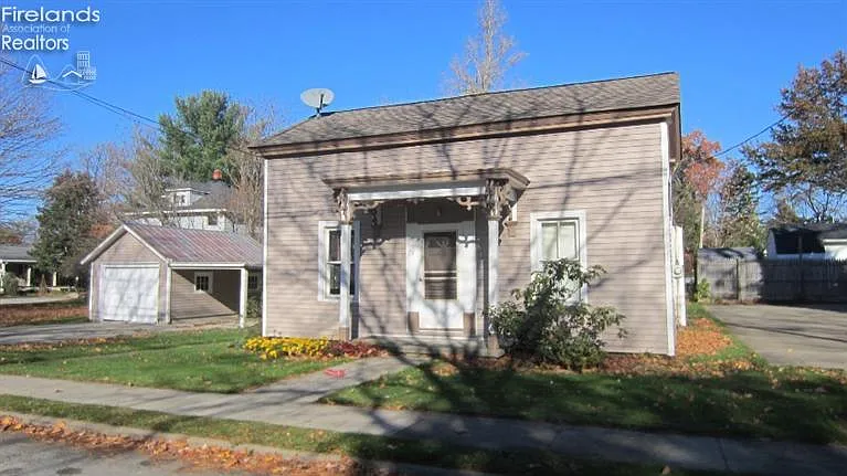 78 Center St photo 1
