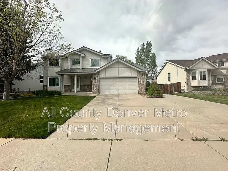 1427 McIntosh Ave — Photo 2