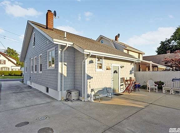 4th image of 35 Rockville Ave