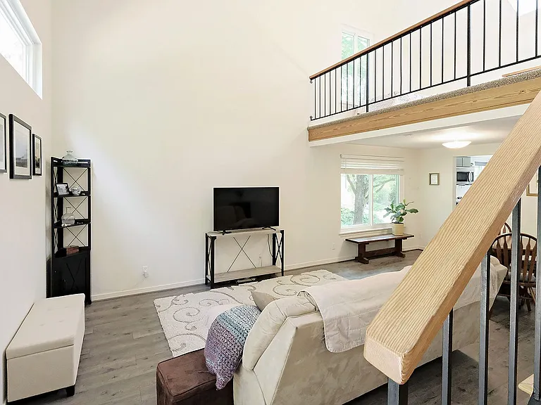 976 Sutton Ct — Photo 7