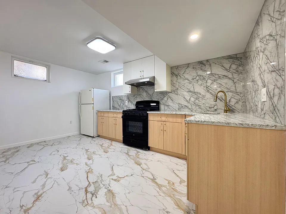 6 Zoe St #BASEMENT