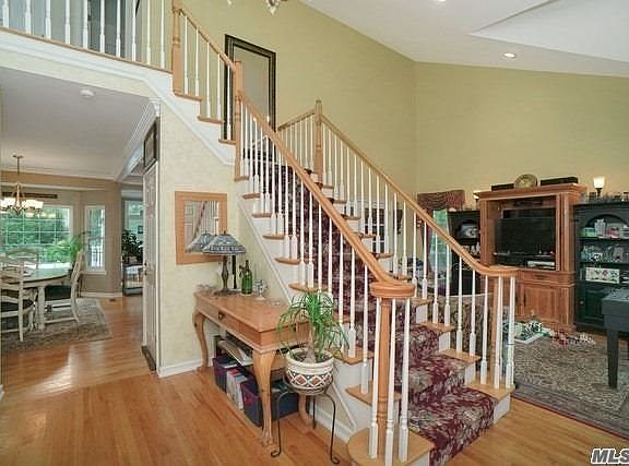 4th image of 6 Sommerset Dr