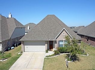 6301 Summit Dr, Pearland, TX 77584