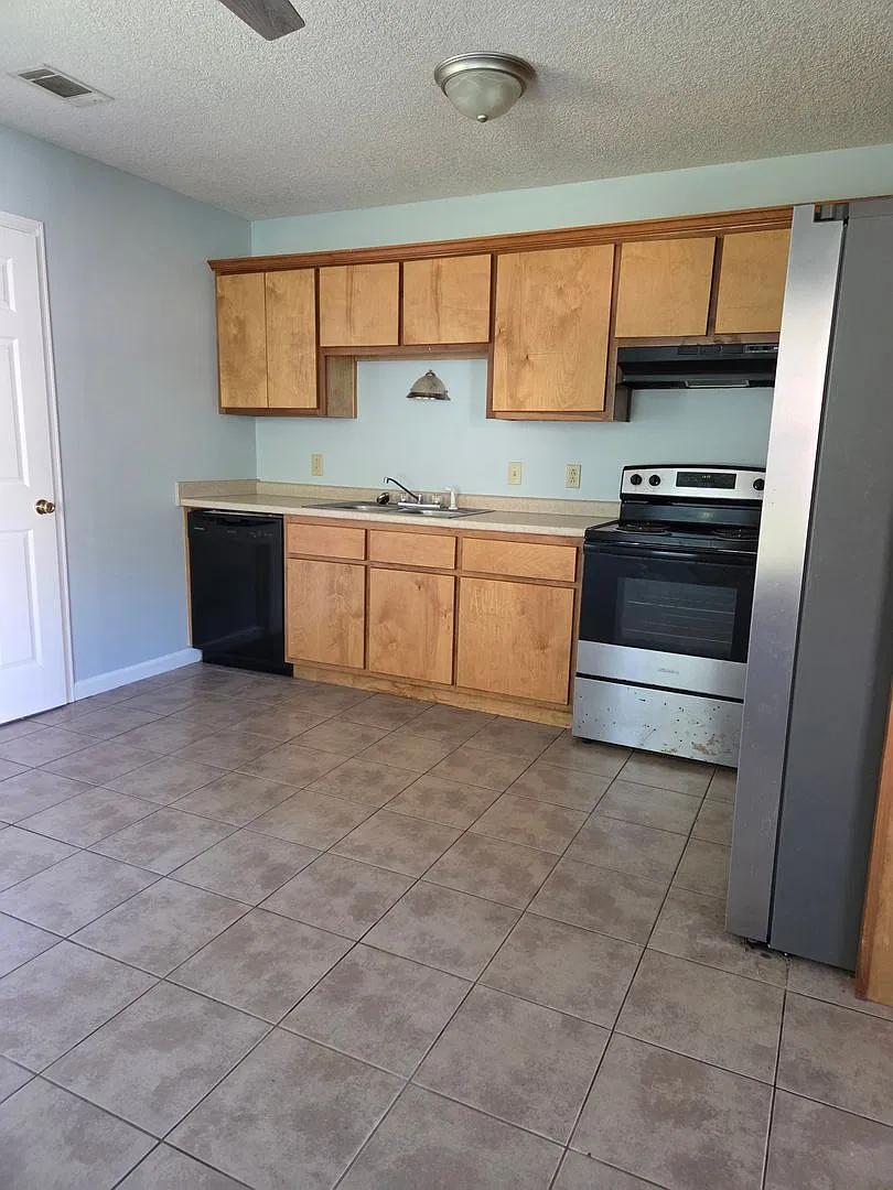 3 Bed 2 bath ready to move in — Photo 4
