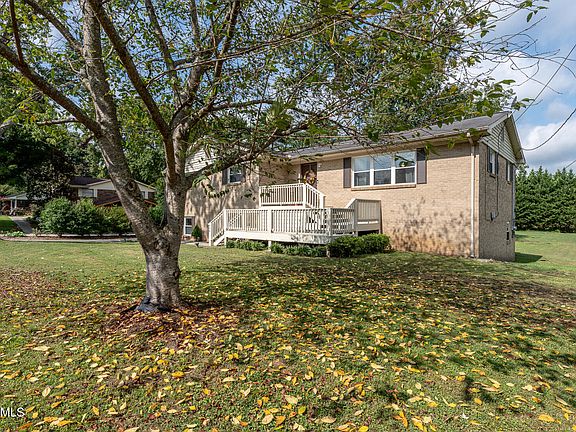 4th image of 998 N Linden Dr