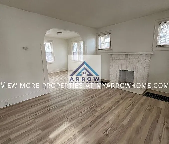 1115 Elberon Ave — Photo 3
