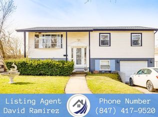 545 W Willow Glen St, Addison, IL 60101