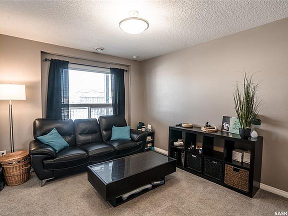 4th image of 103 Klassen Cres #411