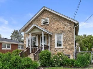 902 75th St, Kenosha, WI 53143