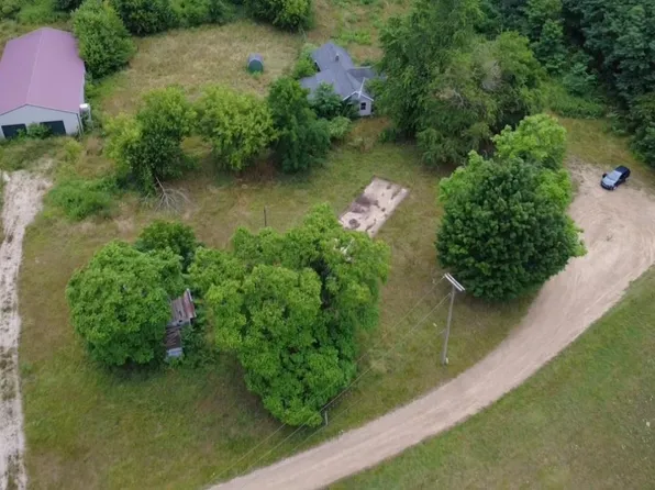 62769 Walnut St, Bangor, MI 49013