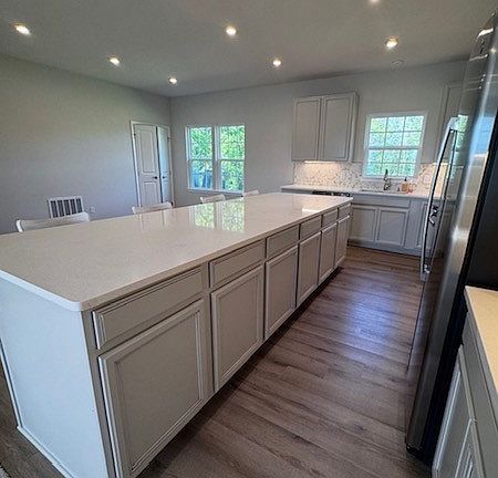 4th image of 4045 N Steels Cir