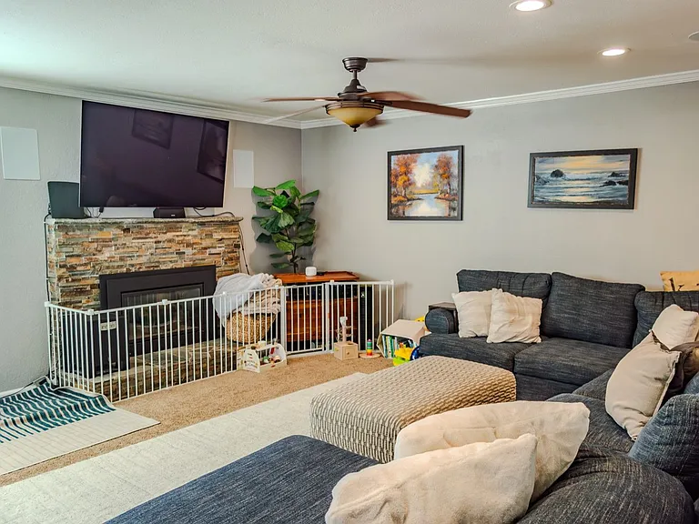 781 Duke Cir — Photo 5