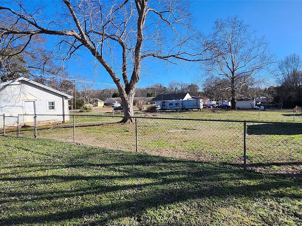 1st image of 101 Gaither Rd