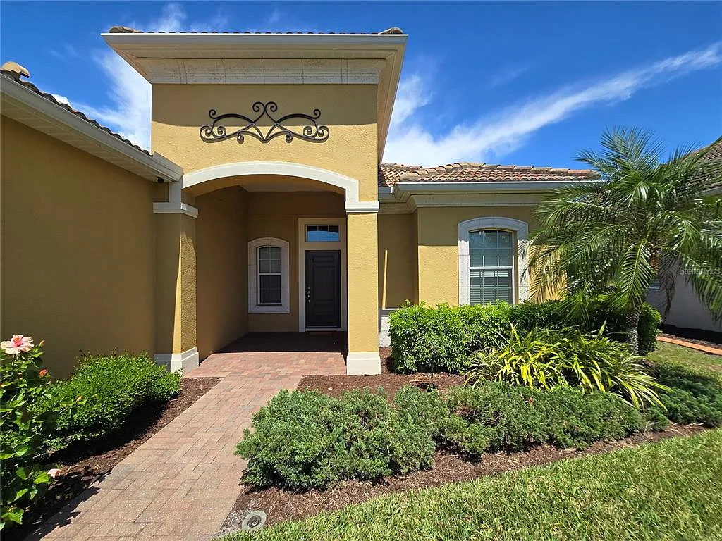 2 bed, 2.0 bath, 2069 sqft, $4,500 — Photo 4