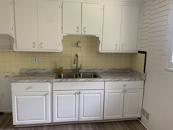 5th image of 22120 Cloverlawn Ave