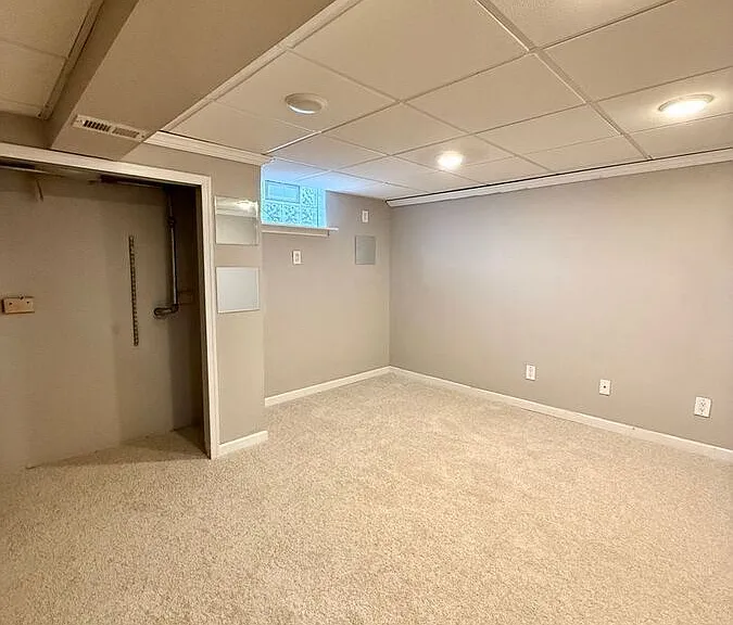 1074 N Academy Ave — Photo 17