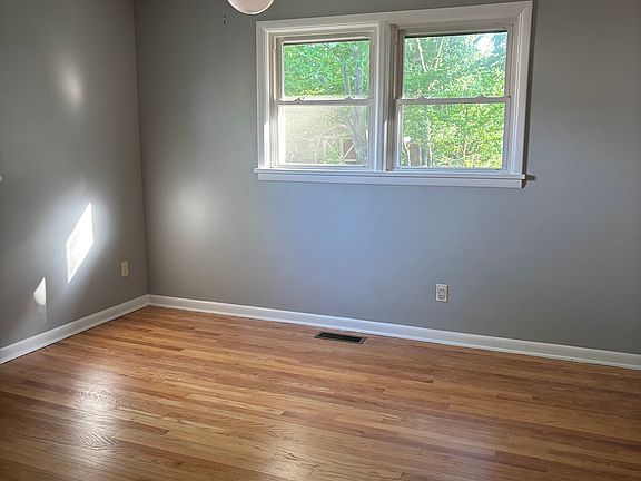 5th image of 467 Bellevue Ave