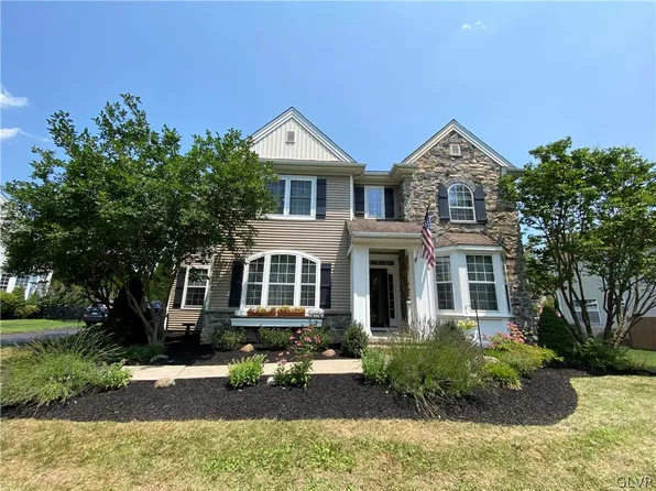 819 Ramblewood Dr, Easton, PA 18040