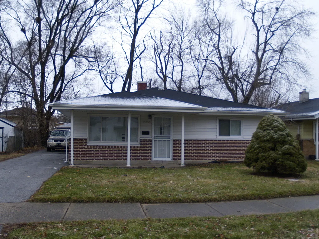 15230 Dorchester Ave photo 1