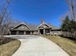 2138 Woodside Dr, Petoskey, MI 49770