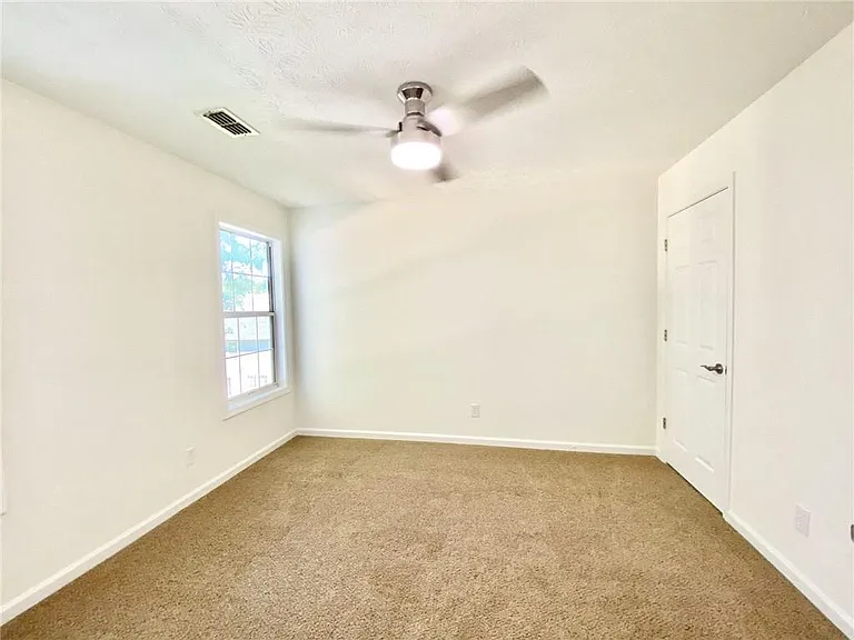 640 Suwanee Lakes Cir — Photo 28