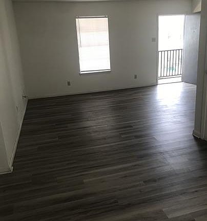 5th image of 520 E Lagrange St #15