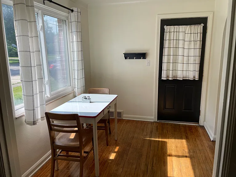 106 N Scott St — Photo 19