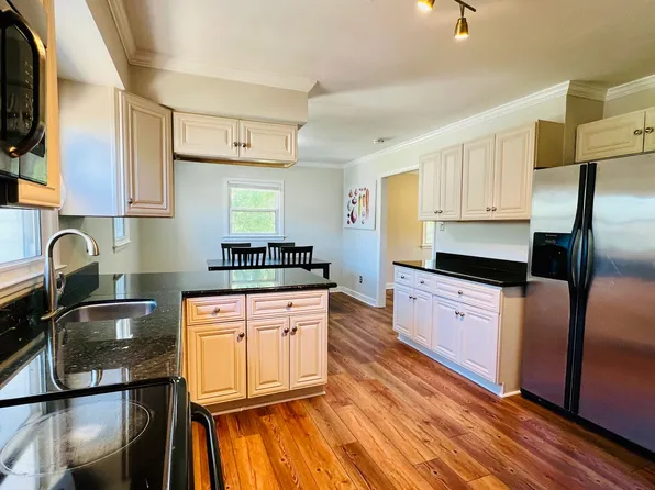 4000 Mayflower Rd, Norfolk, VA 23508