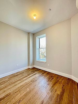 4th image of 1354 Jefferson Ave #4K