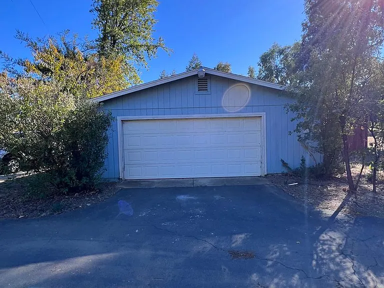 22195 Vallotton Ln — Photo 3