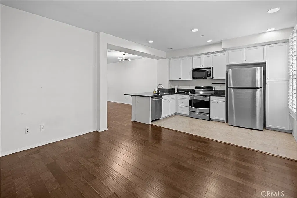 4 bed, 1760 sqft, $3,900 — Photo 4